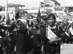 Con Dao prisoners returned to the mainland. Photo: VNA